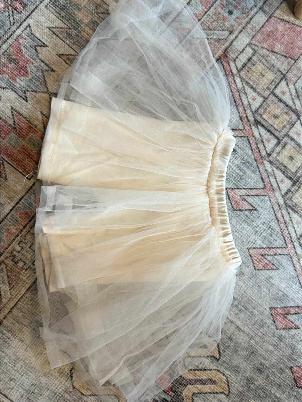 Zara kids 3/4T Cream Layered Tulle Skater pants